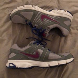 Nike Sneakers (like new)